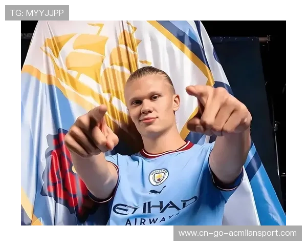 哈兰德训练时与球童互动暖化全场 哈兰德训练时与球童互动暖化全场