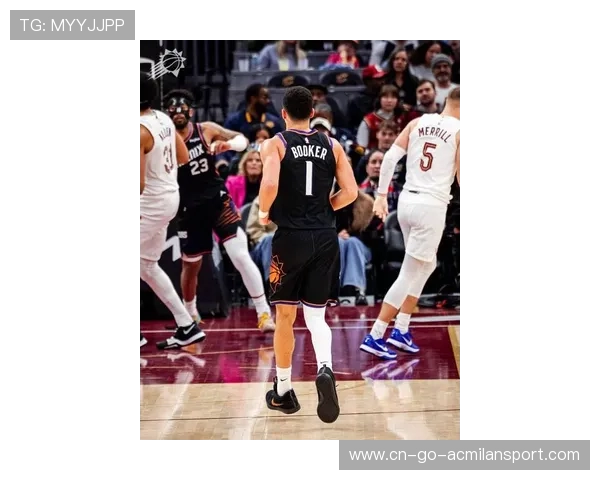 布克终场前连续三分,太阳主场再迎胜利