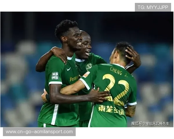 浙江队底线的巧妙传递让禁区动荡不安